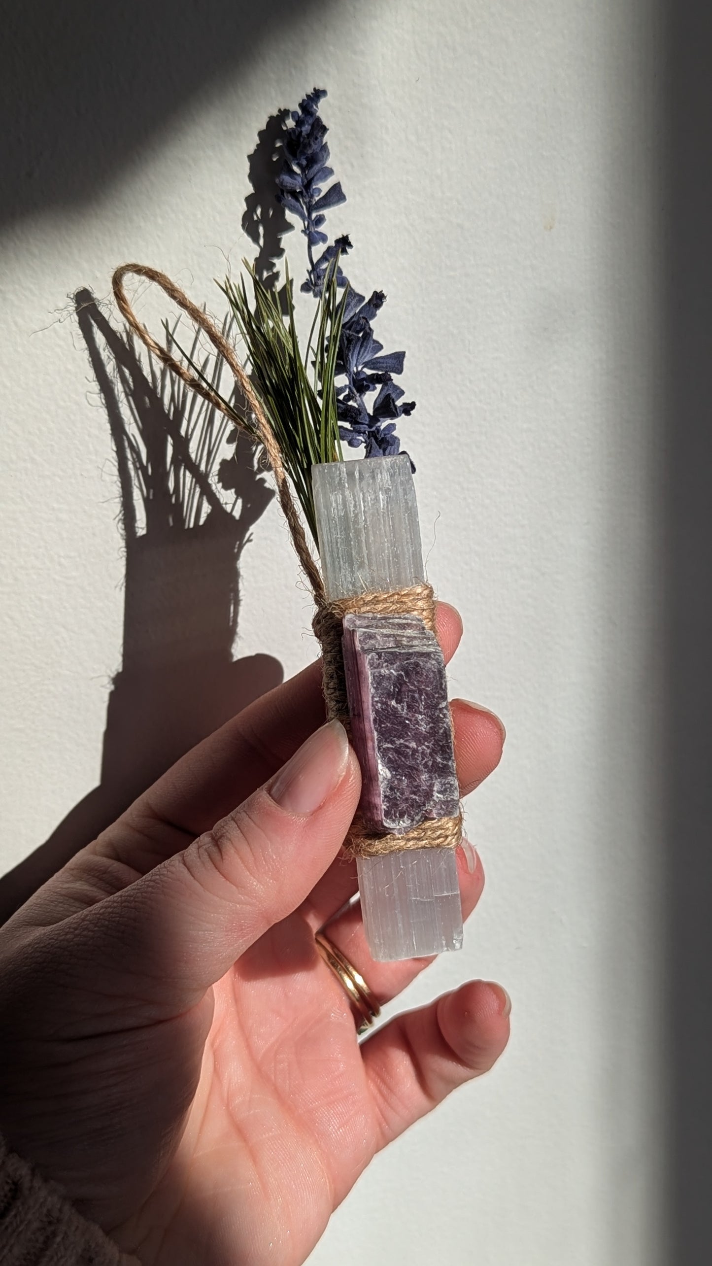 Talisman d'équilibre et sérénité pour la maison ou le travail (sélénite + Lépidolite)