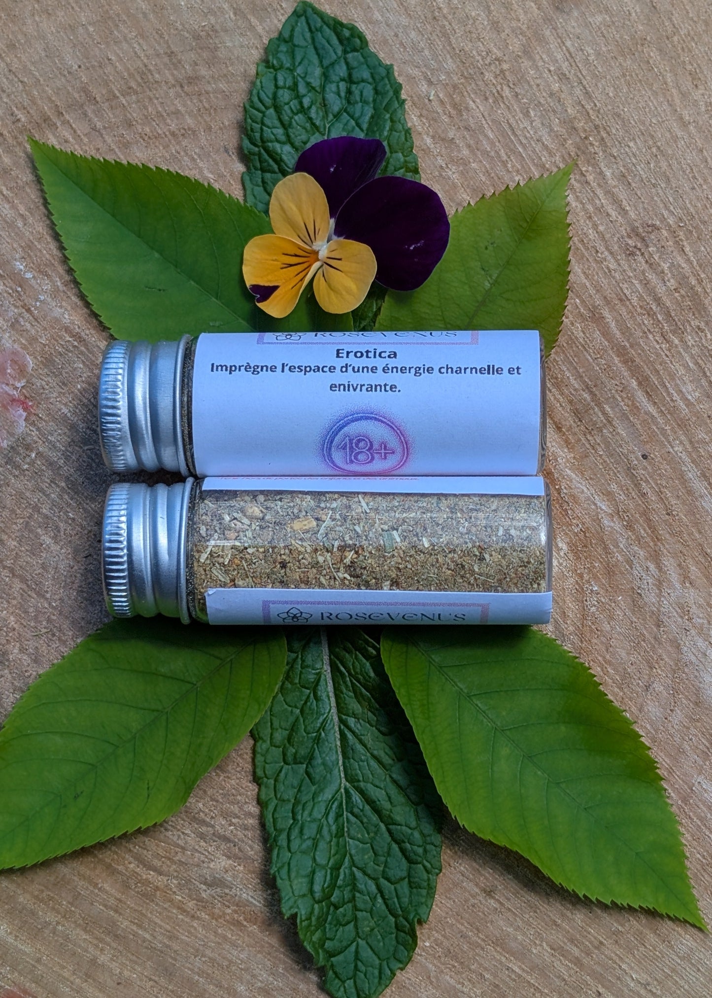 *Mélange d'herbes en poudre - Erotica (imprègne l'espace d'une énergie charnelle et enivrante)