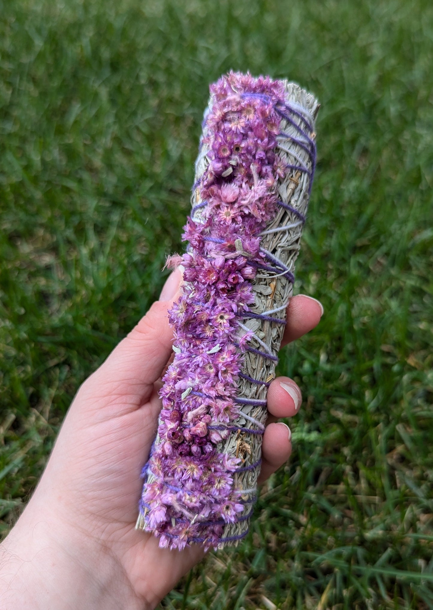 Bâton de purification - Sauge bleu avec fleurs mauves
