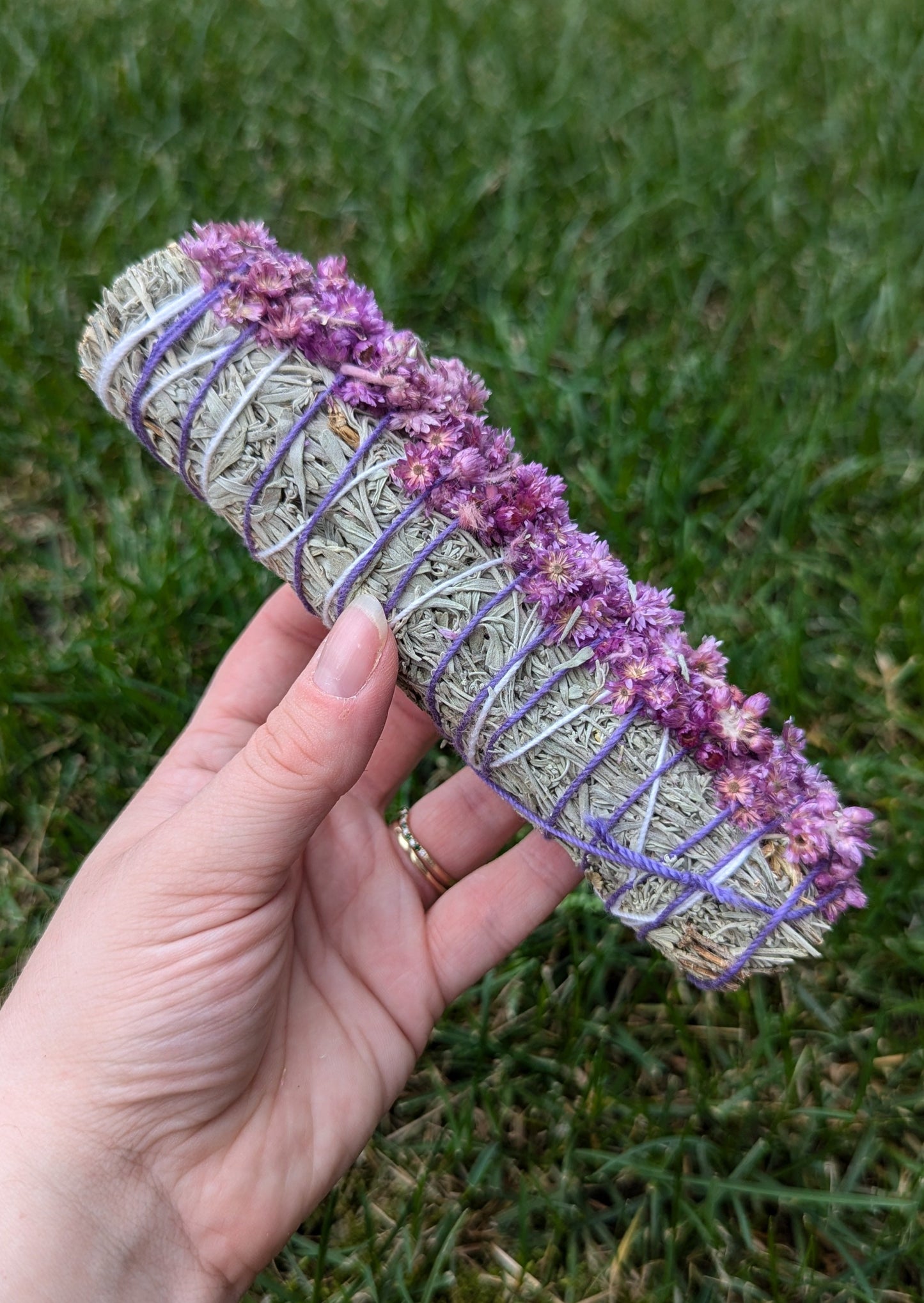 Bâton de purification - Sauge bleu avec fleurs mauves
