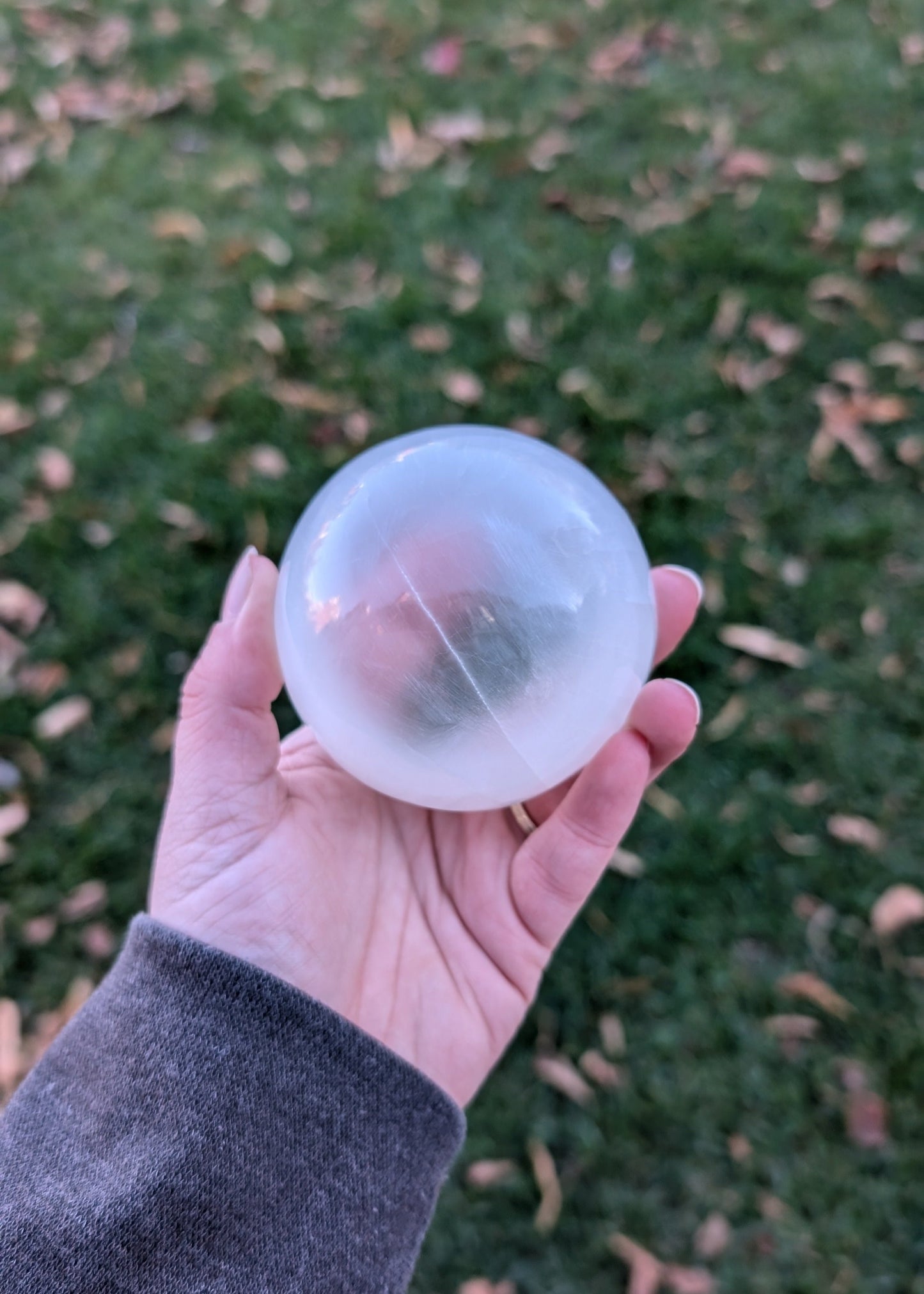 Sphère en sélénite (satin spar)