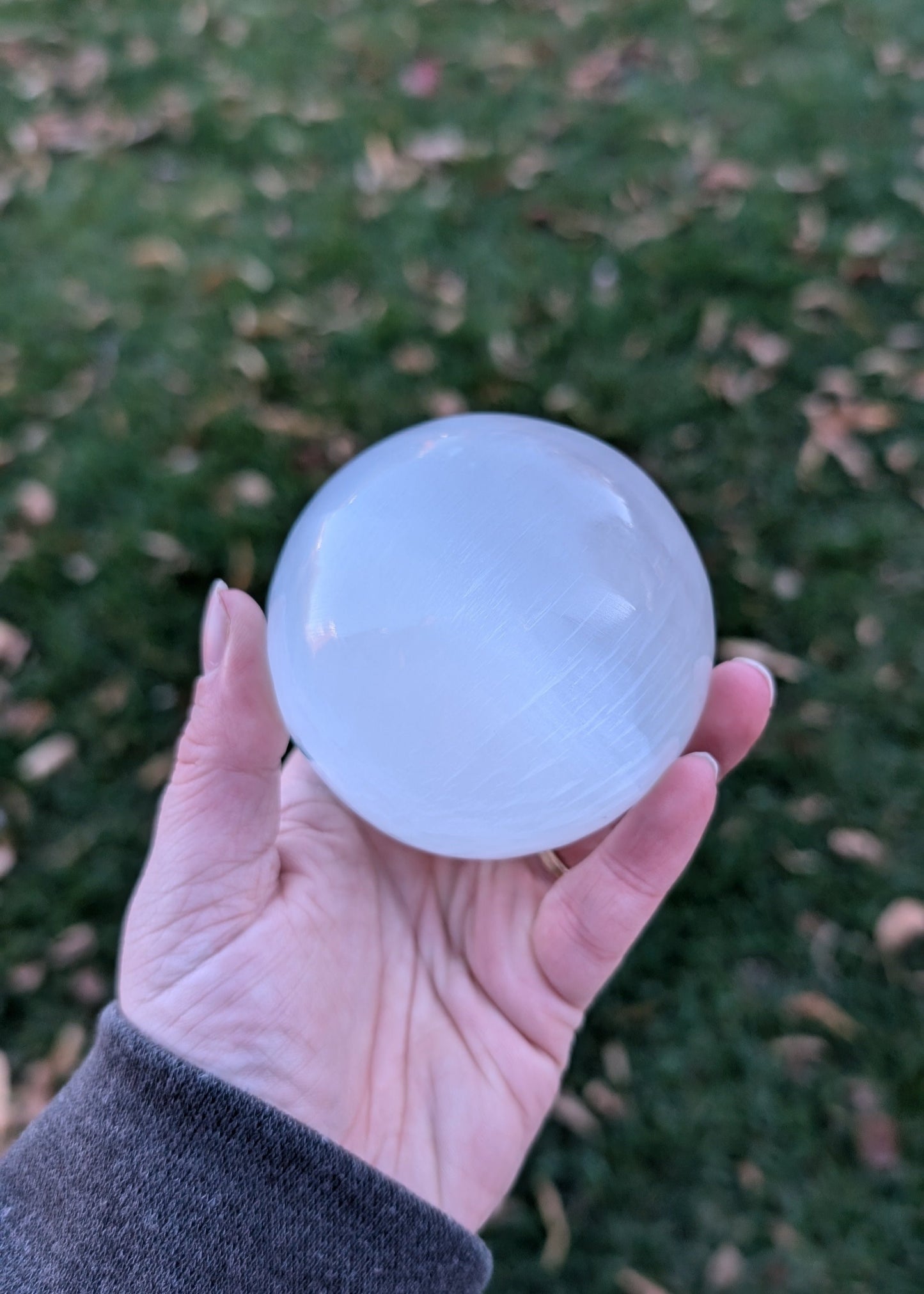 Sphère en sélénite (satin spar)