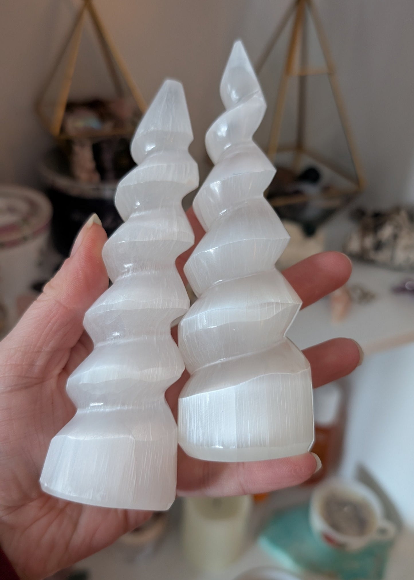 Tour spirale en sélénite (satin spar)